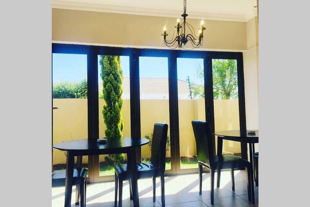 Olive Exclusive Villa Gaborone Exterior foto